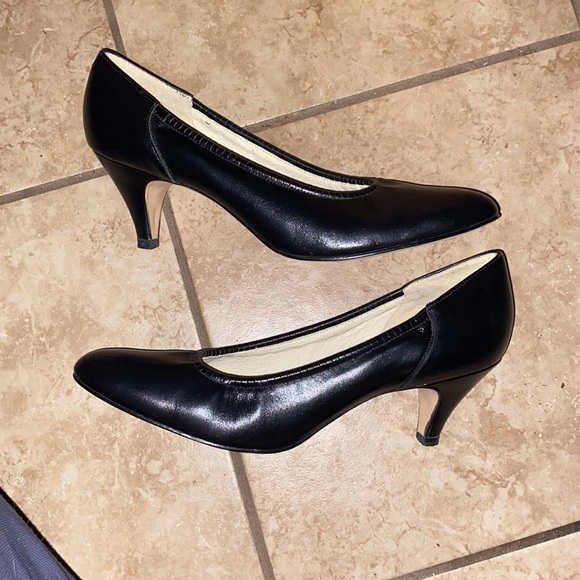 Naturalizer Leather Pumps - Picture 3 of 5